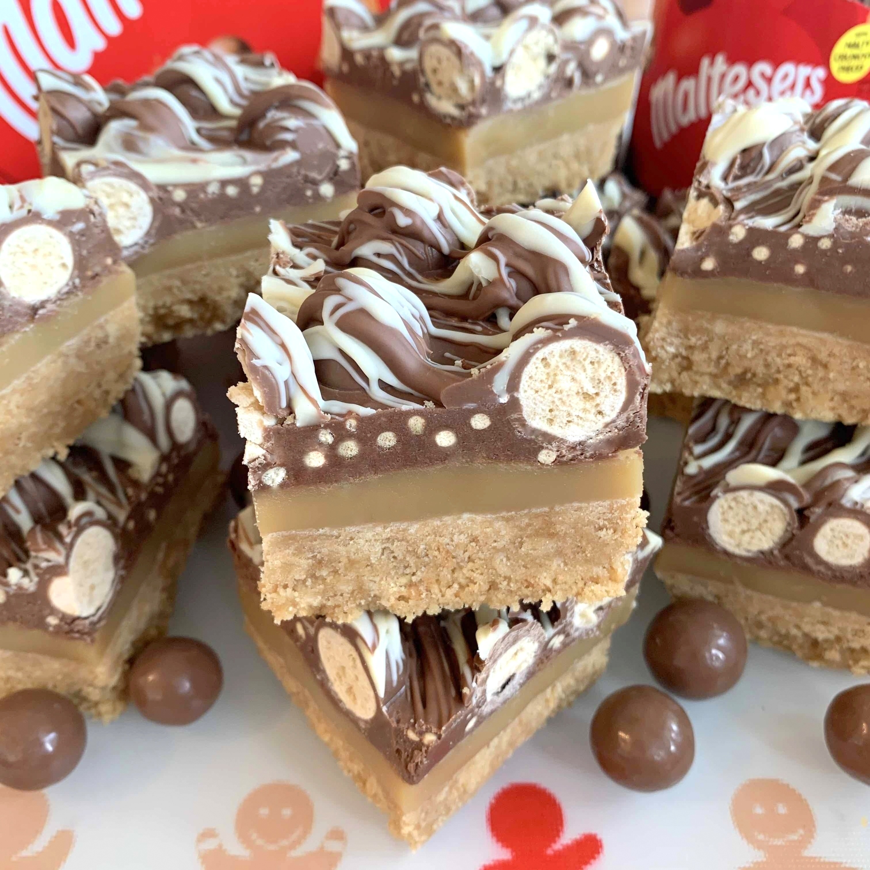 https://www.phoebebakes.com/images/malteser-millionaires/malteser-millionaires.jpg