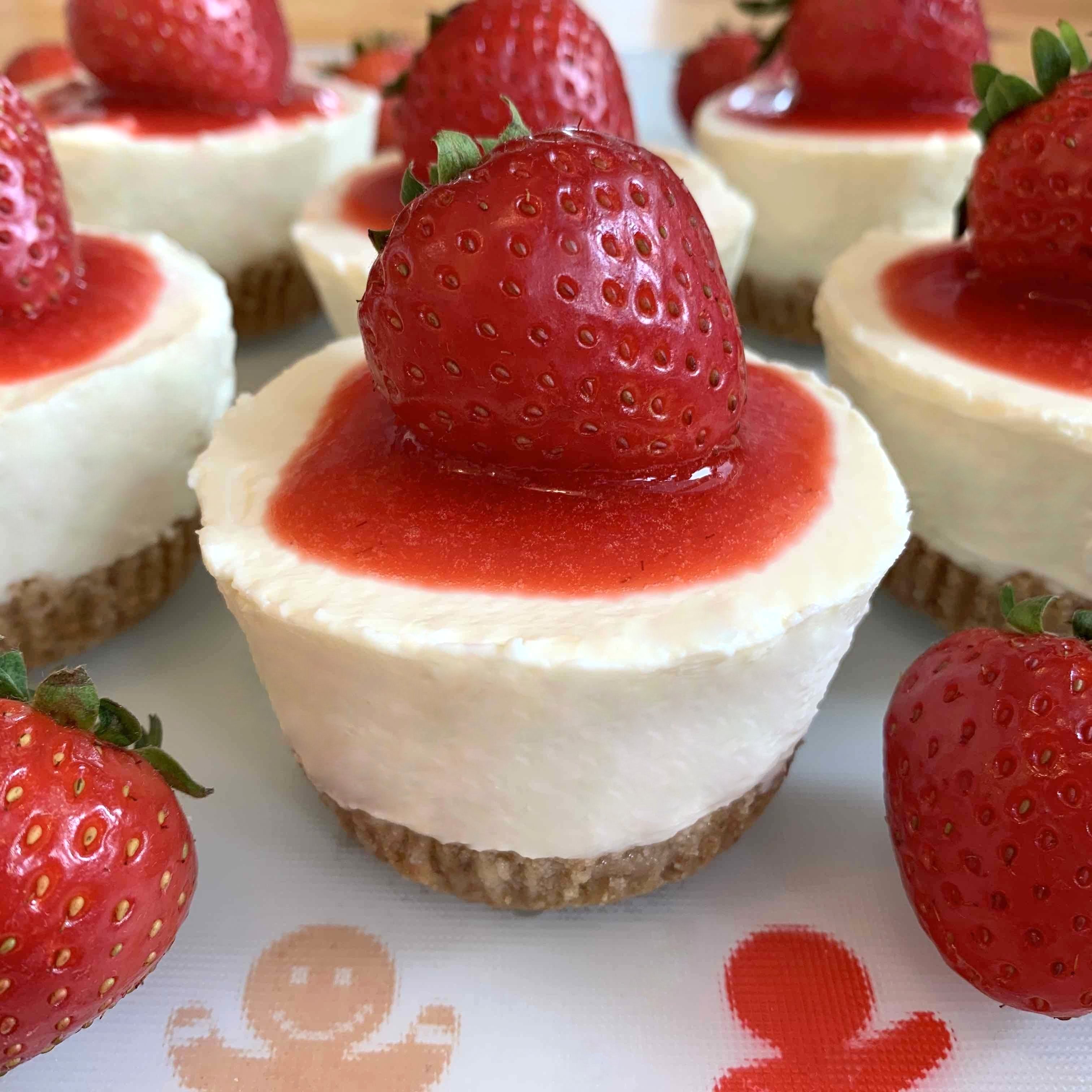 Mini No-Bake Vanilla Cheesecakes